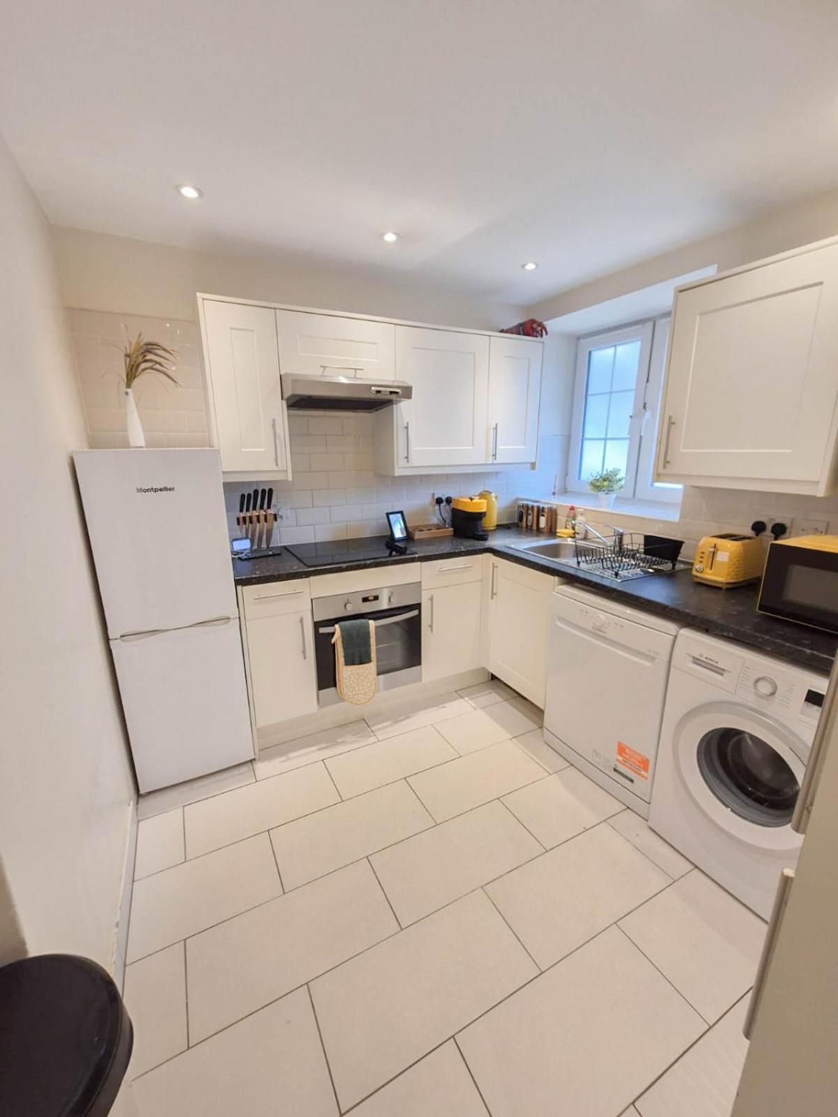 Chic 2-bedroom Flat With Free Wi-fi Few Steps From The Oval Apartament Londra