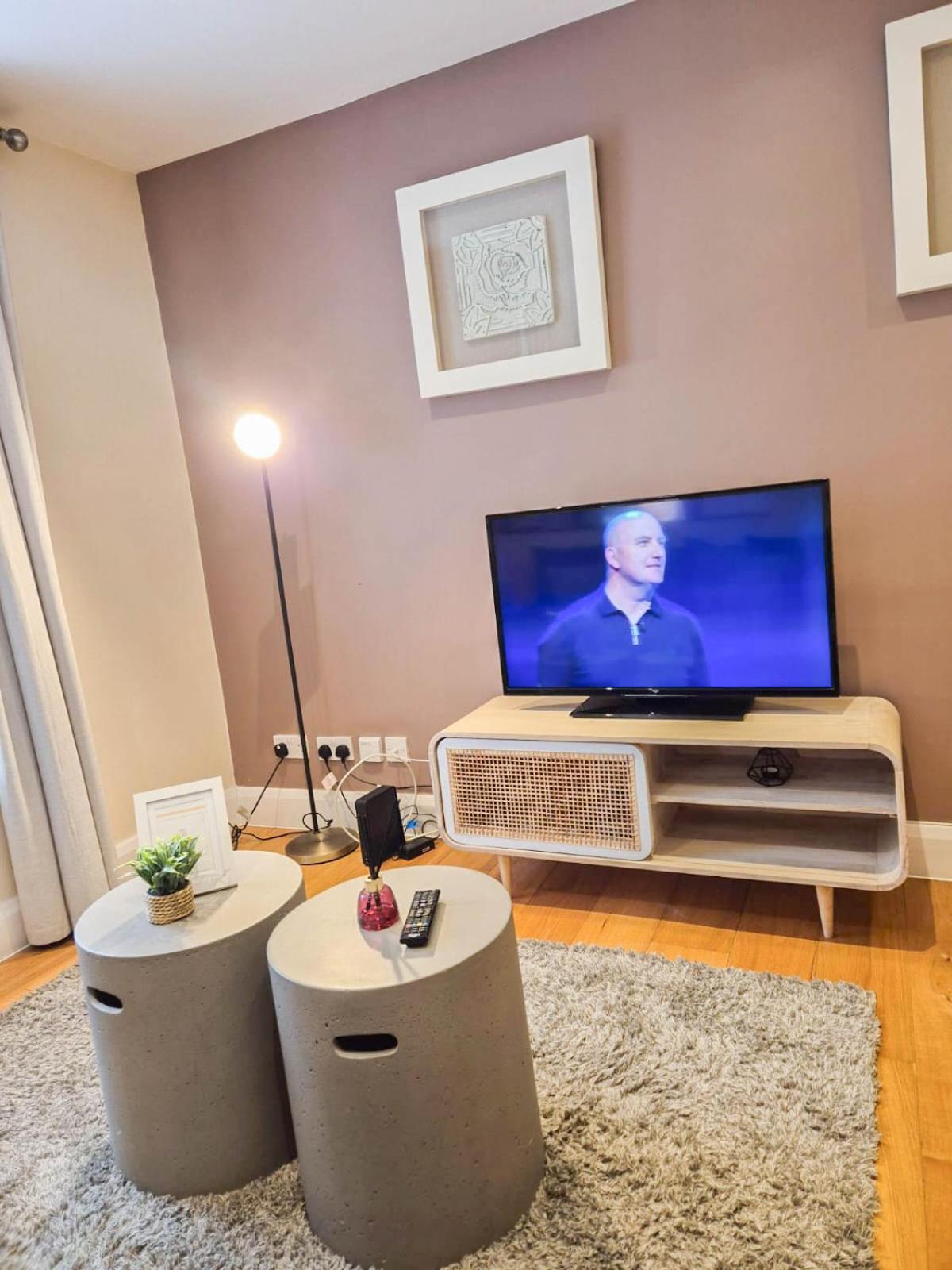 Chic 2-bedroom Flat With Free Wi-fi Few Steps From The Oval Londra