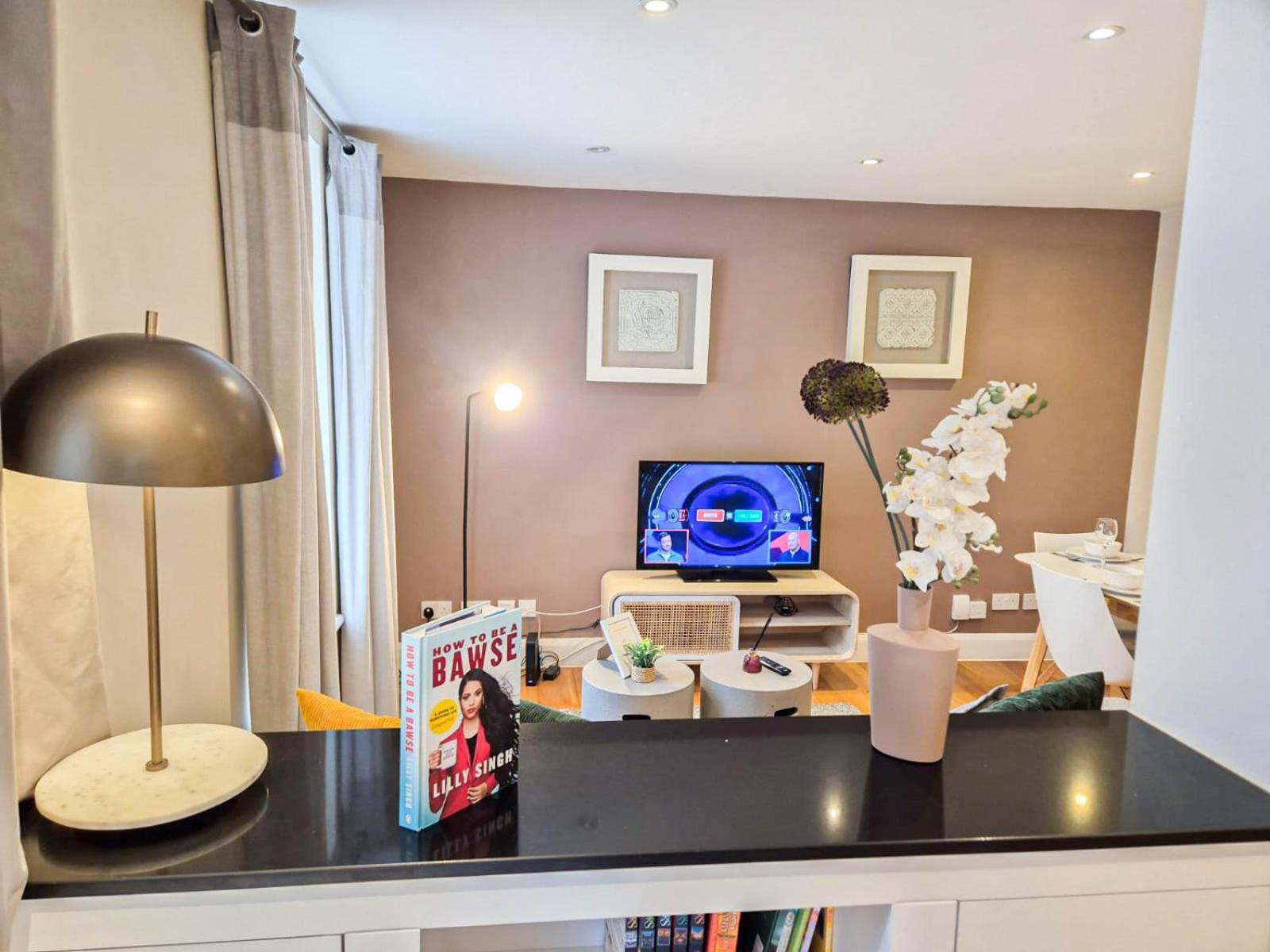 Chic 2-bedroom Flat With Free Wi-fi Few Steps From The Oval Apartament Londra
