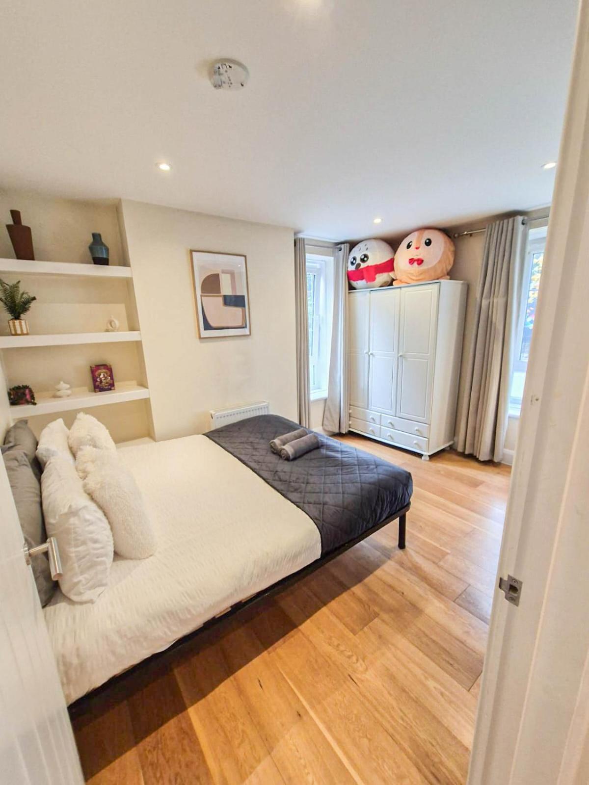 Chic 2-bedroom Flat With Free Wi-fi Few Steps From The Oval * Londra