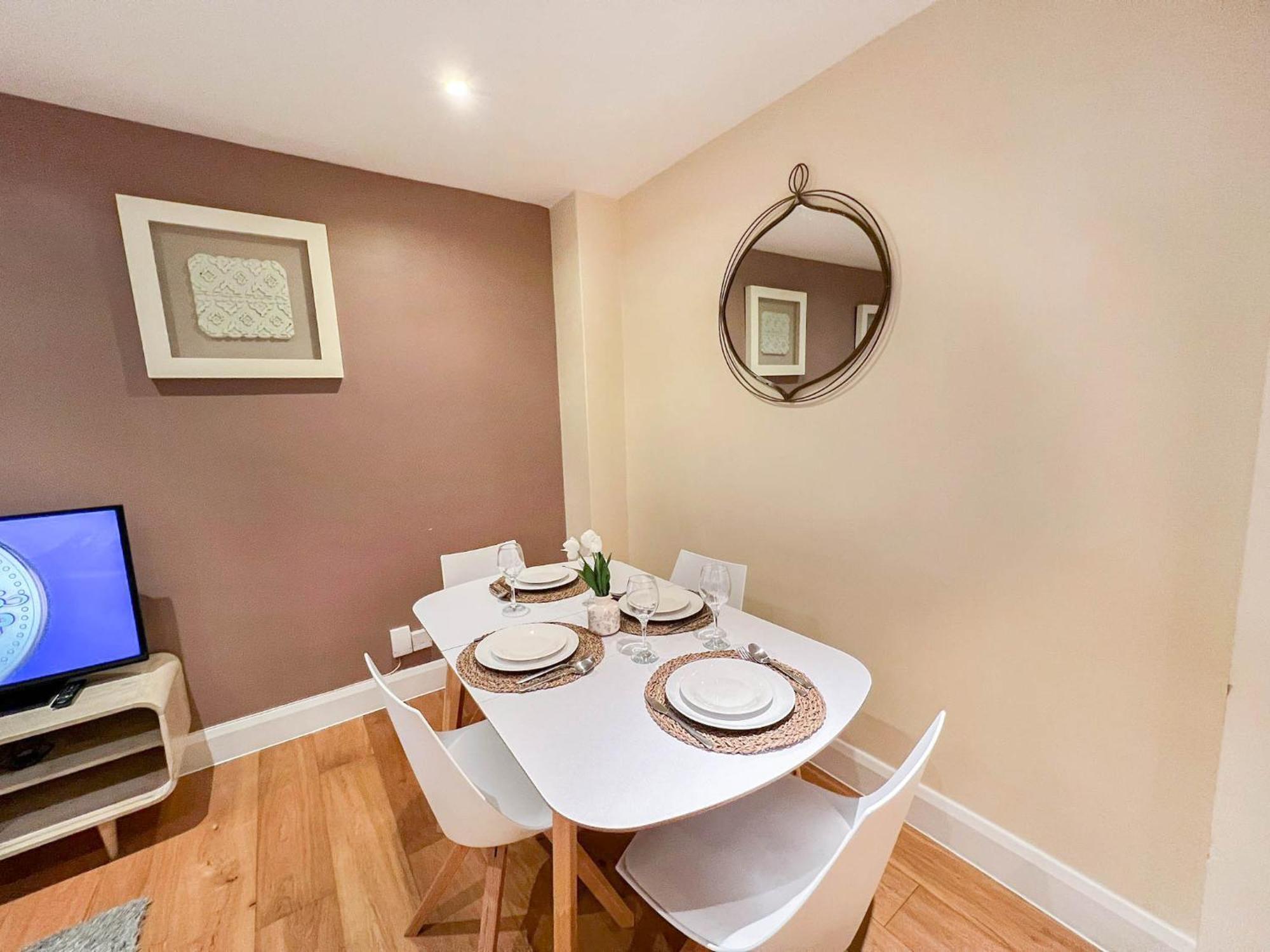 Chic 2-bedroom Flat With Free Wi-fi Few Steps From The Oval * Londra