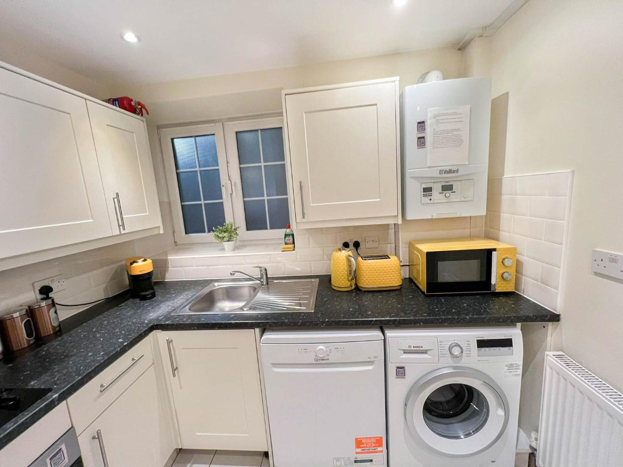 Chic 2-bedroom Flat With Free Wi-fi Few Steps From The Oval Apartament