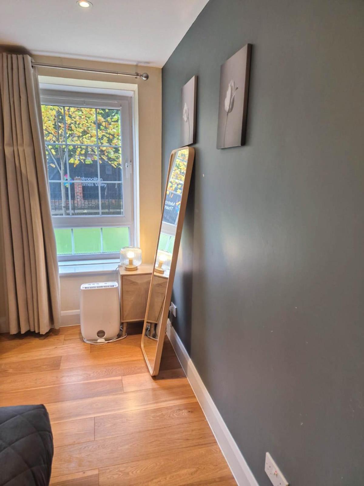 Chic 2-bedroom Flat With Free Wi-fi Few Steps From The Oval Apartament