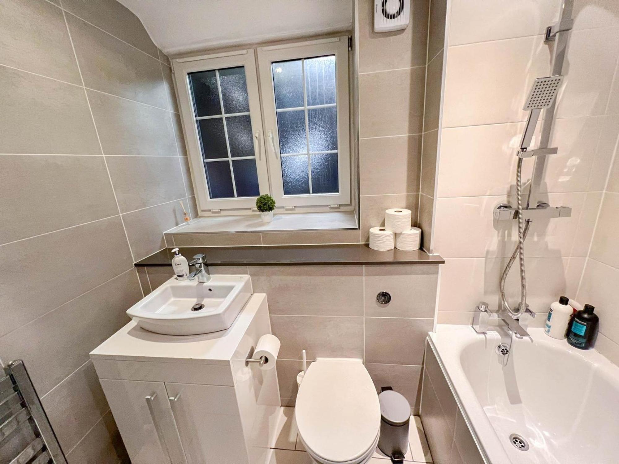 Chic 2-bedroom Flat With Free Wi-fi Few Steps From The Oval Londra